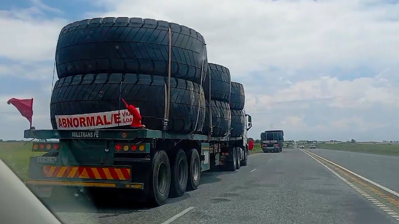 Heavy-load trucks on the N1 outside Parys
