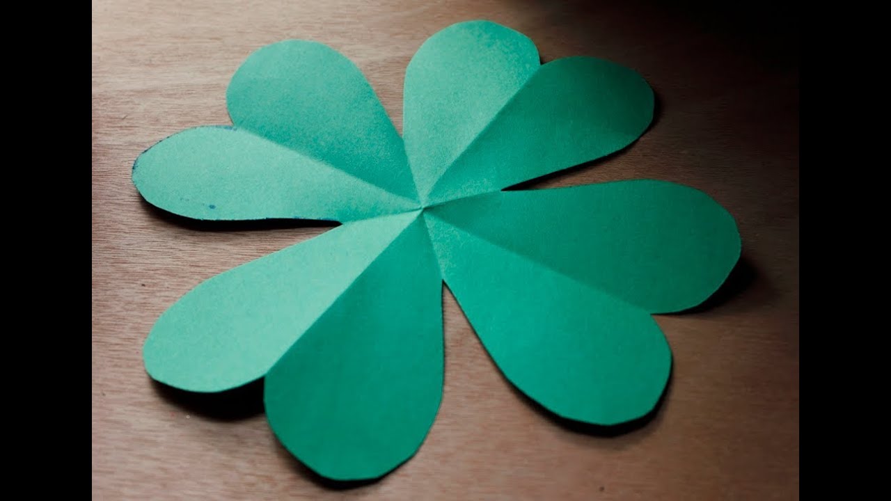 Easy St. Patrick's Day Craft : Shamrocks cutout (St. Paddy's Day)
