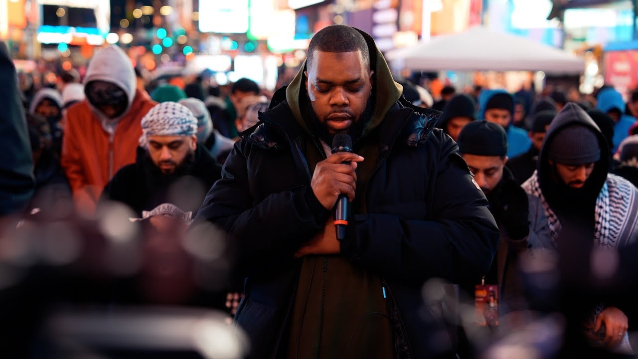 مسلمين نيويورك سيطروا على تايم سكوير (التراويح) Muslims in NYC ( Time Square Taraweeh ) ramadan