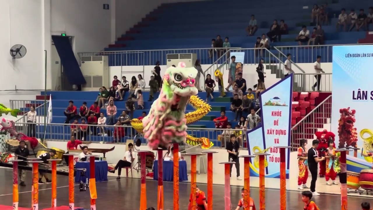 Con Lân Thập Cẩm Của Đoàn Này Đây Ta ? 