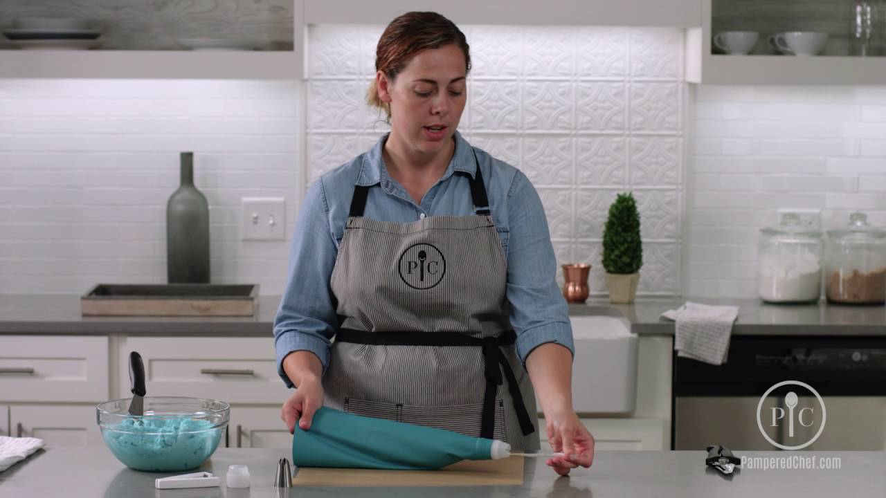 Hack for Changing Frosting Colors in a Decorating Bag | Pampered Chef