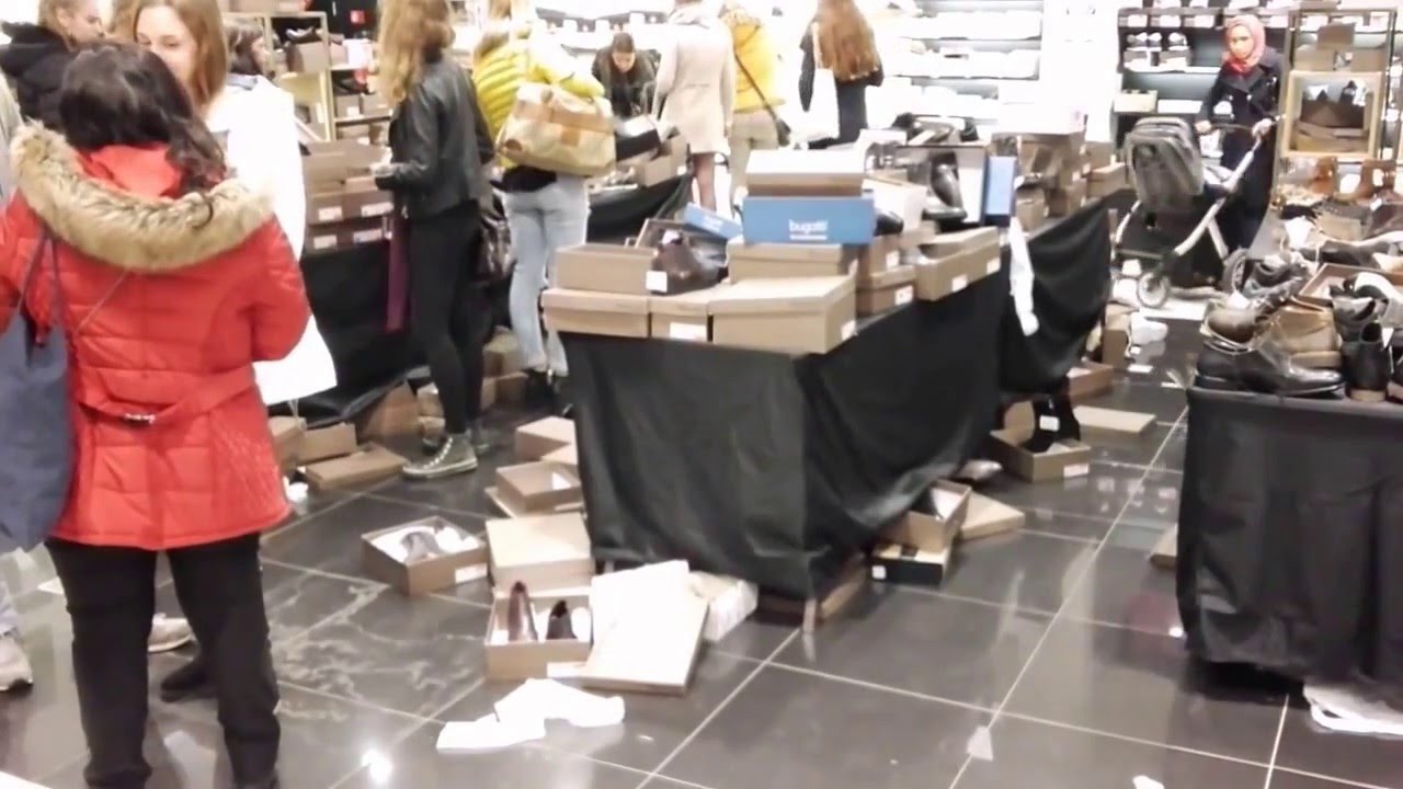 Dutch Department Store Vroom en Dreesmann starts liquidation after bankruptcy declaration