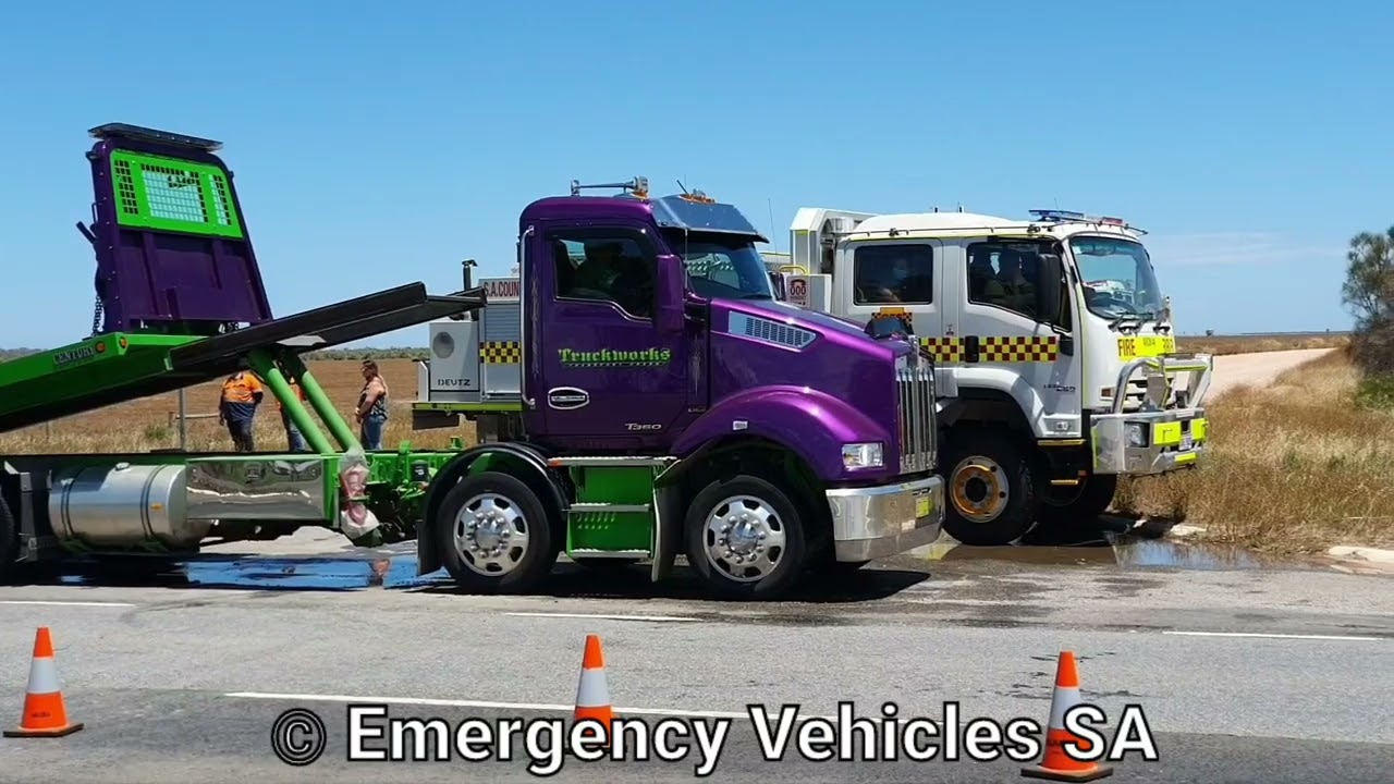 Lower Light truck fire 3: Truckworks Kenworth T360 tilt tray