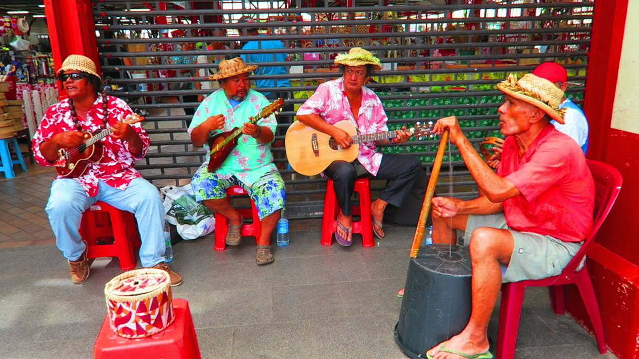 PAPEETE MARKET IN TAHITI - Live Music