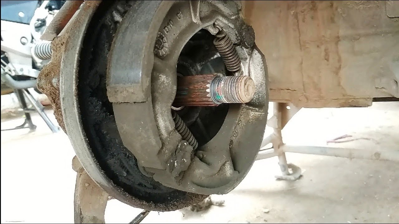 How to change Honda Activa rear brake shoe in Tamil