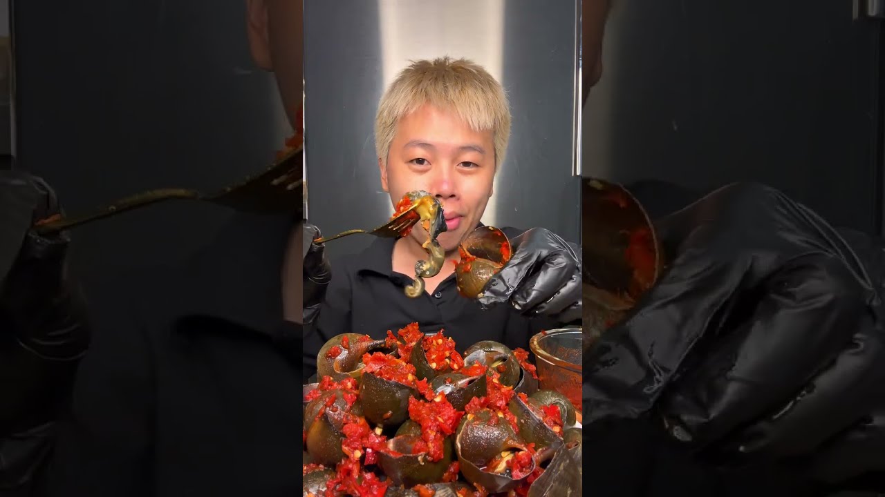 Ốc Bươu V&agrave;ng Sốt Ớt Cay | Mukbang Hải Sản | Spicy Kim