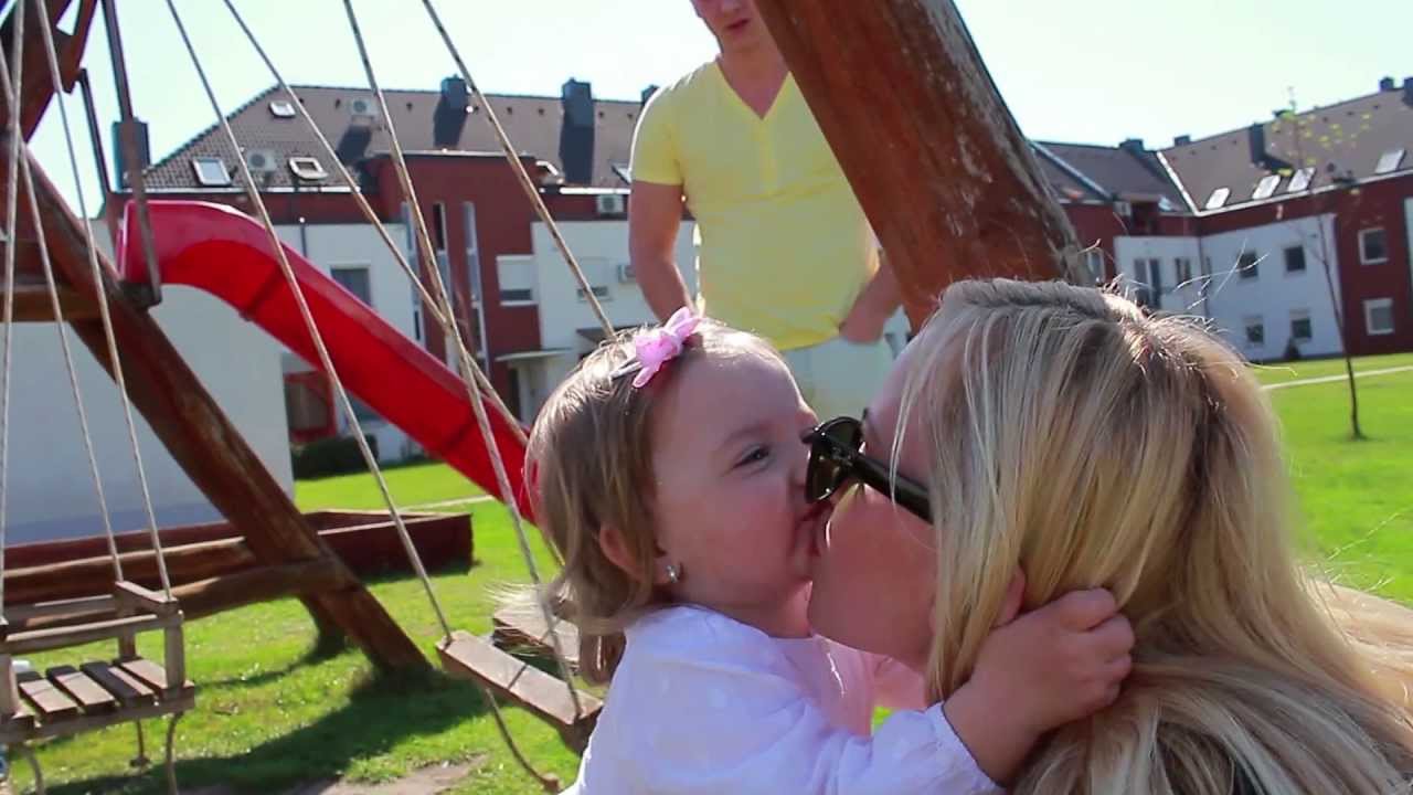 BABA FOT&Oacute; VIDE&Oacute;, werkfilm. Baba fot&oacute;z&aacute;s, baba vide&oacute;z&aacute;s. Amira - Baba. ZILfilm