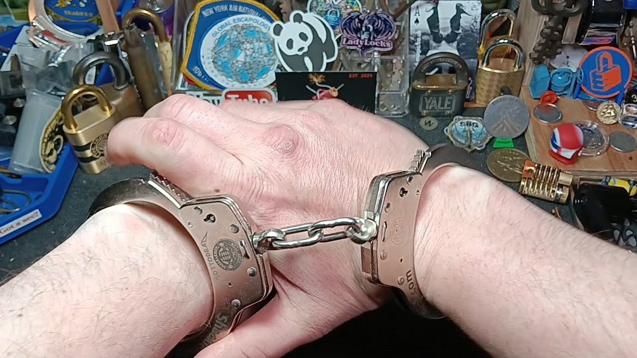 Nine Is Pretzel Time Smith&Lesson S&W Handcuff Double Lock Escape. #cuffcollegesw9 #nottodead #fun 