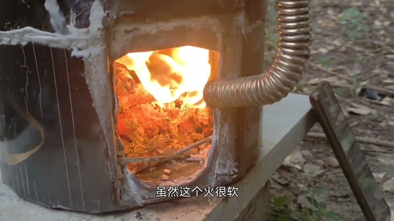 自制立式焖碳炉火力凶猛，实战焖米饭。#柴火炉 #户外野炊 #户外美食 #炉子 #气化炉 #露营装备 #手工DIY #废土生存 #户外米饭 #玩火