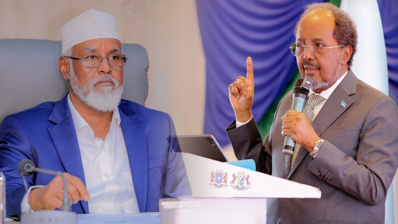 Axmed Madoobe oo weerar Afka ah ku qaaday Madaxweyne Xasan Sheekh iyo dowladiisa