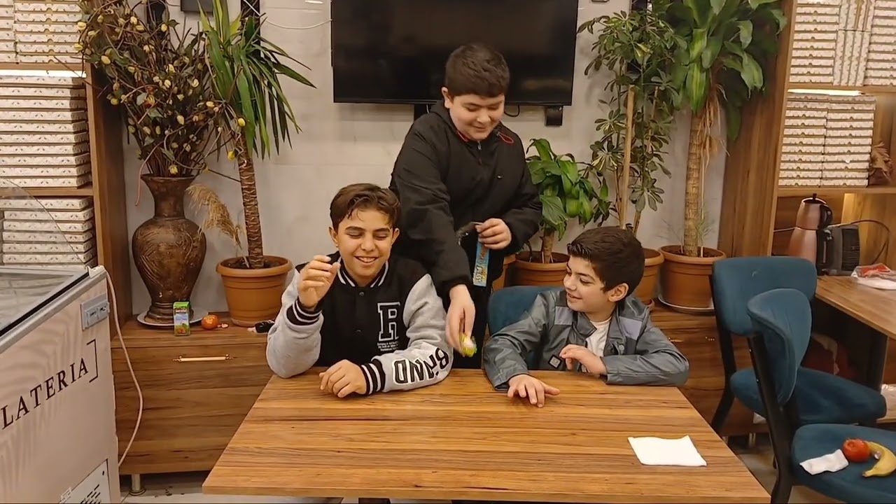 تحدي بين يزن واحمد وحسن😍😍😍