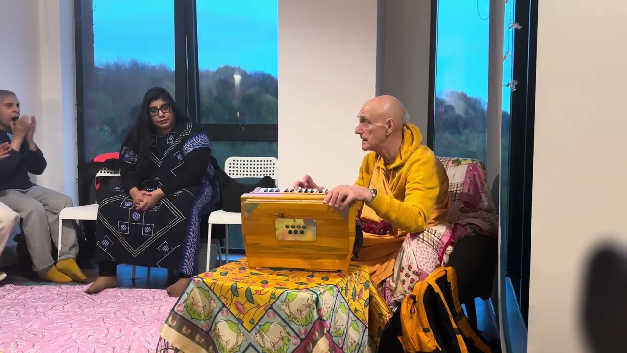 House program with HH Dayananda Swami Maharaj. Ecstatic Kirtan. 