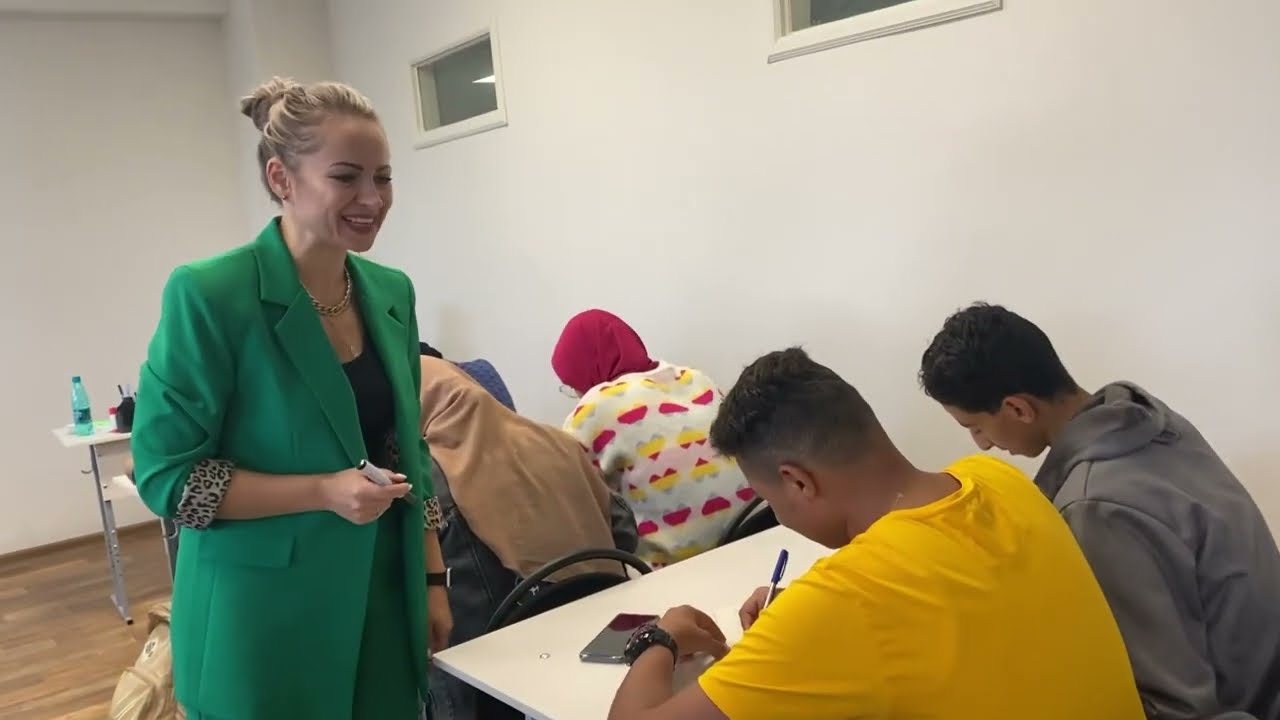 الدراسة في روسيا ‼️ اول محاضرة لغة روسية لطلاب تحضيري ❤️😂(ج2)