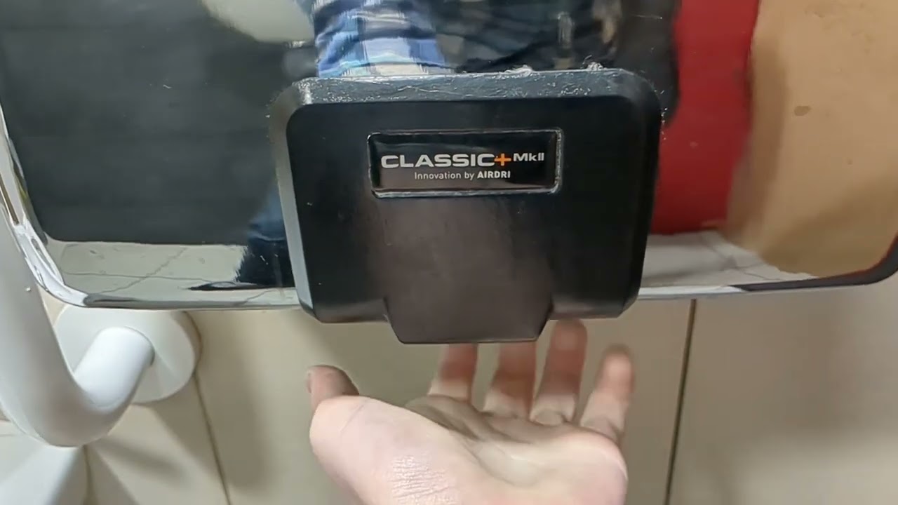 Airdri Classic Plus MkII @ McDonald's in Middlebrook Retail Park ♿🚼