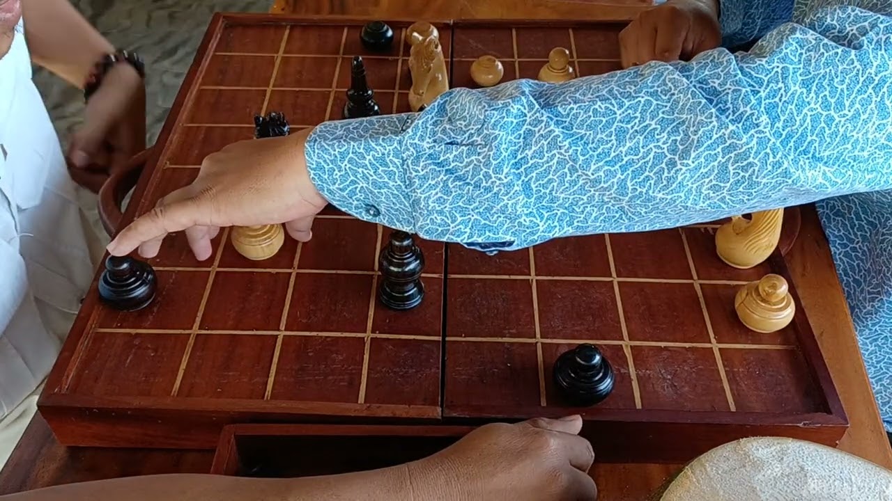 និស្សិតផ្តាច់សង្ខារ Vs លំពែងបកក្រោយ