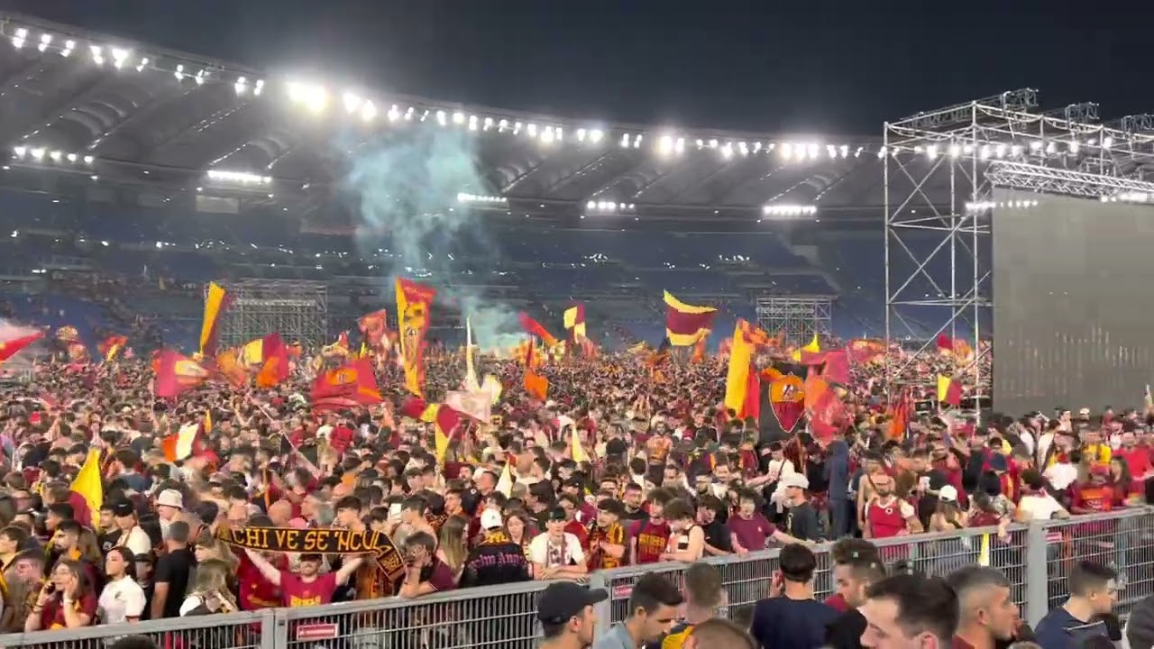 STADIO OLIMPICO Roma-Feyenoord Conference League festeggiamenti sul campo