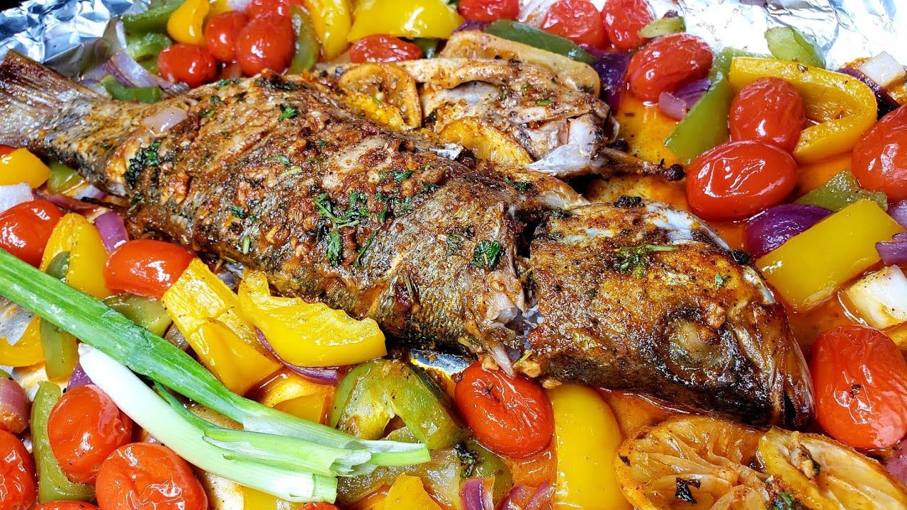 Самый вкусный рецепт запечённой в духовке рыбы целиком | Запечённый в духовке сибас
