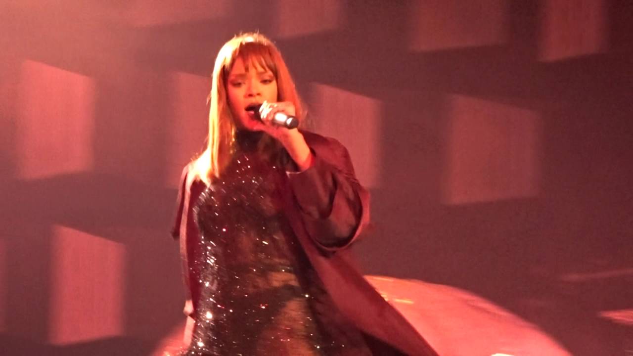 Rihanna - Man Down (Live in Vienna)