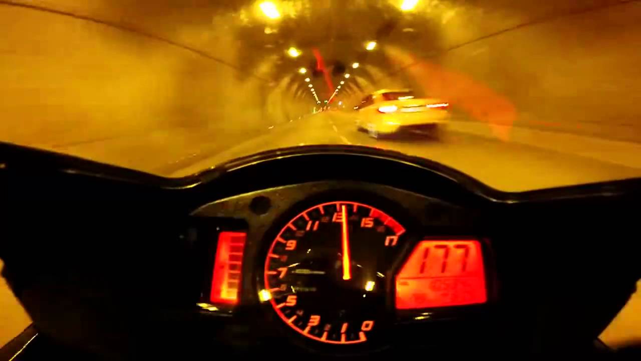Piękny dźwięk i szybki przejazd - ponad 230 km/h w tunelu .