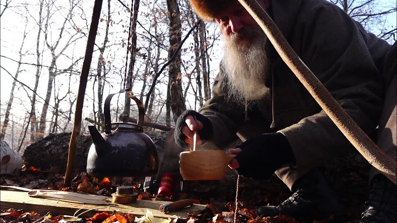 Tea chat in freezing woods, Muurikka Kettle