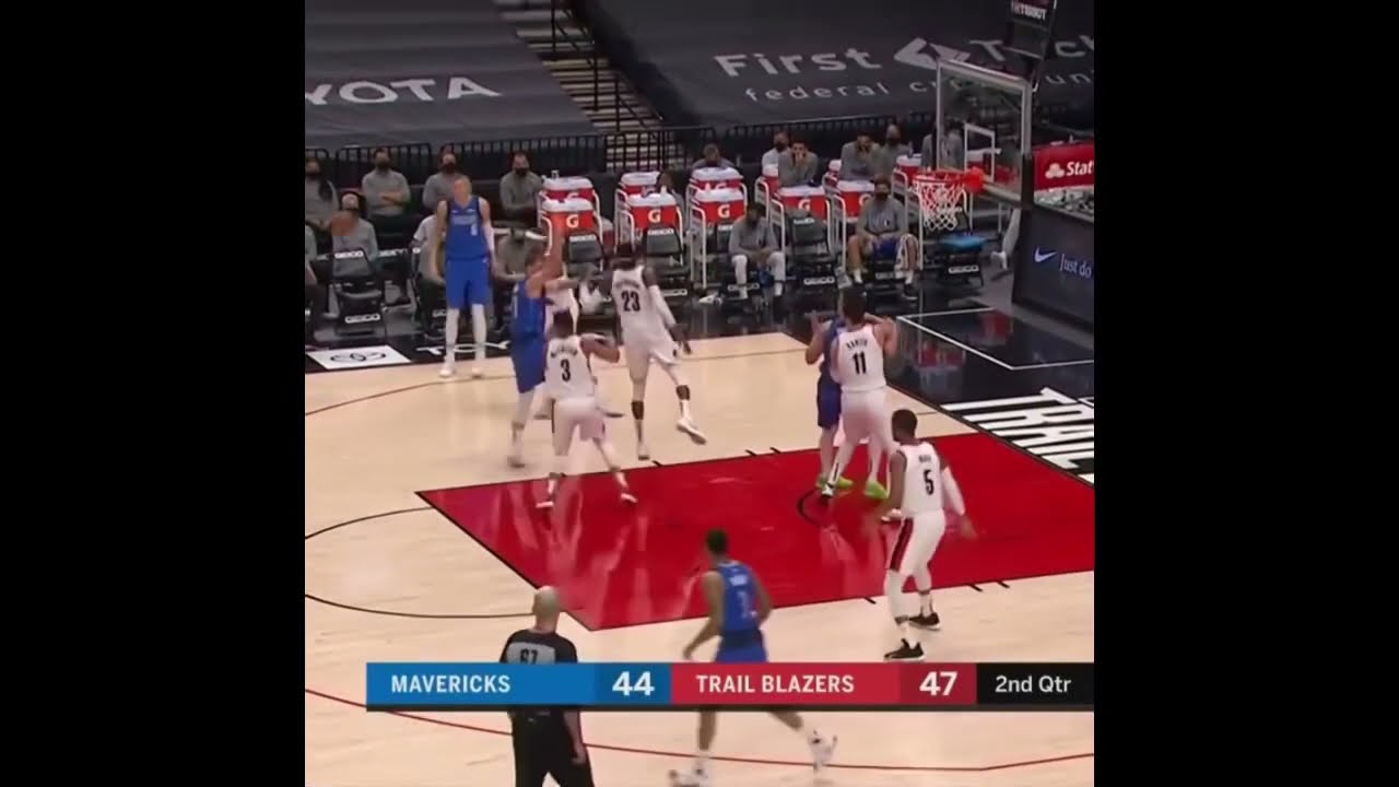 LUKA DONCIC Does Unbelievable No Look Pass (INSANE!)