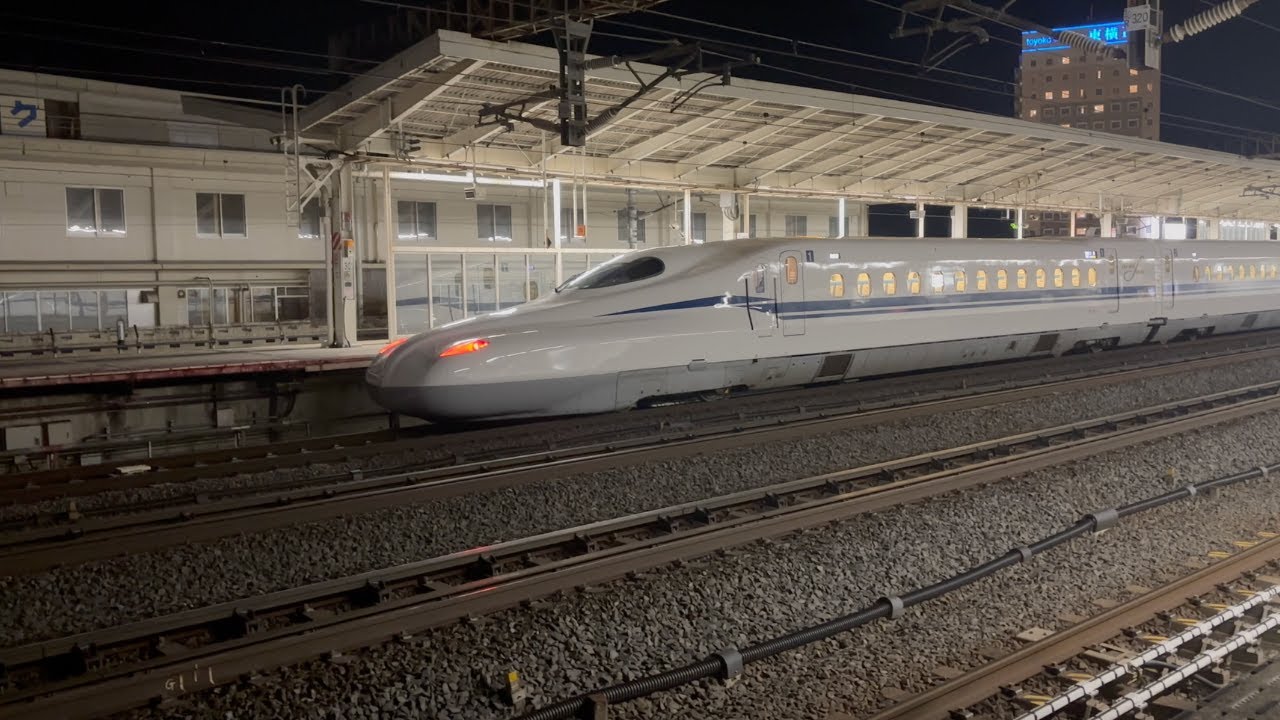 夜の米原駅を通過する新幹線を眺めてみた｜Watching Shinkansen Trains Pass Through Maibara Station at Night
