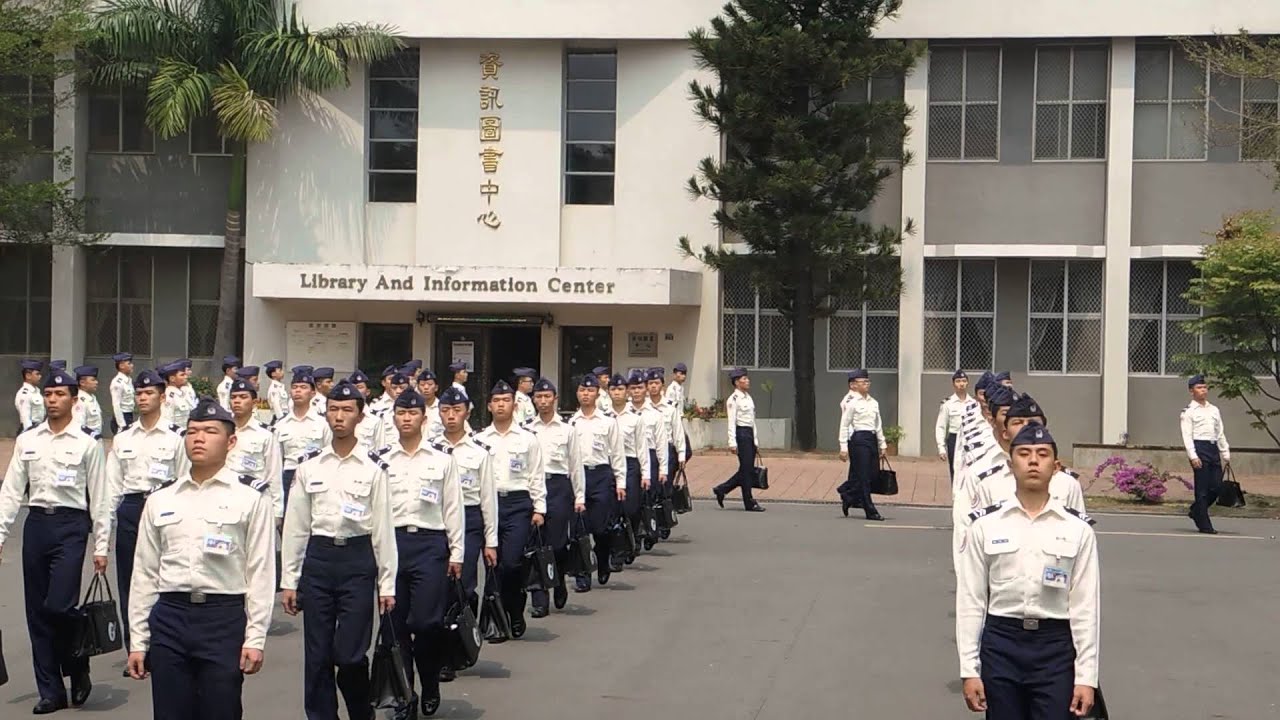 20140314 參訪空軍官校：軍校生進餐廳儀式