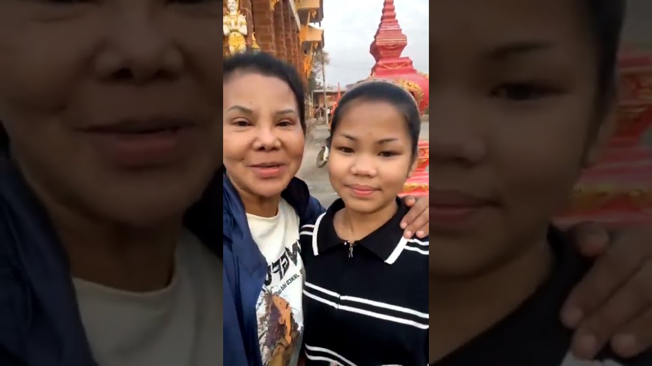 ตื่นเช้าทำบุญใส่บาตร มี๊ตู่ ย่าปาน อ๊ะอาย ลูกพีชEp.1