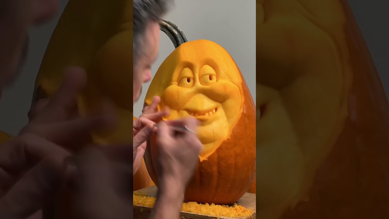 Watch a 2 hour pumpkin carving Timelapse in 60 seconds 🎃 #pumpkincarving #timelapse