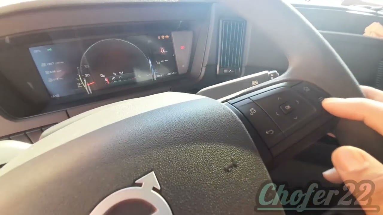 Interior do Volvo FMX 460 6X4, confortável e boa tecnologia.