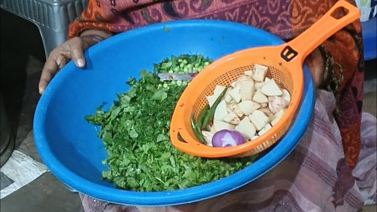Ham khana banae ja rahe hain Banega sag 🥘