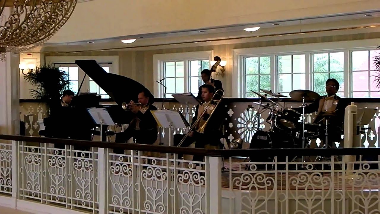 Hong Kong Disneyland Hotel Orchestra - You've Got a Friend in Me - Mar 12, 2011