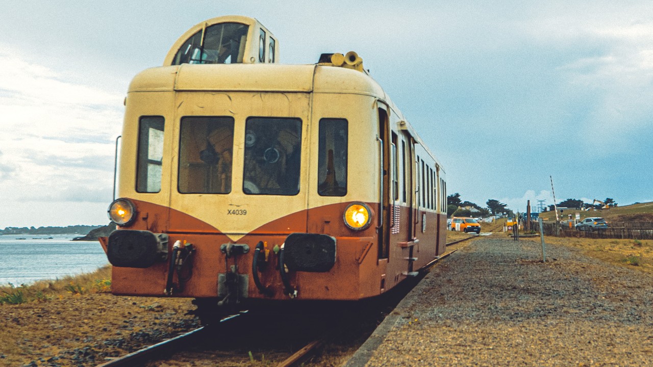 4K TRAINS DE FRANCE : VOYAGE EN TRAIN AUTORAIL X4039 SNCF - BRETAGNE 