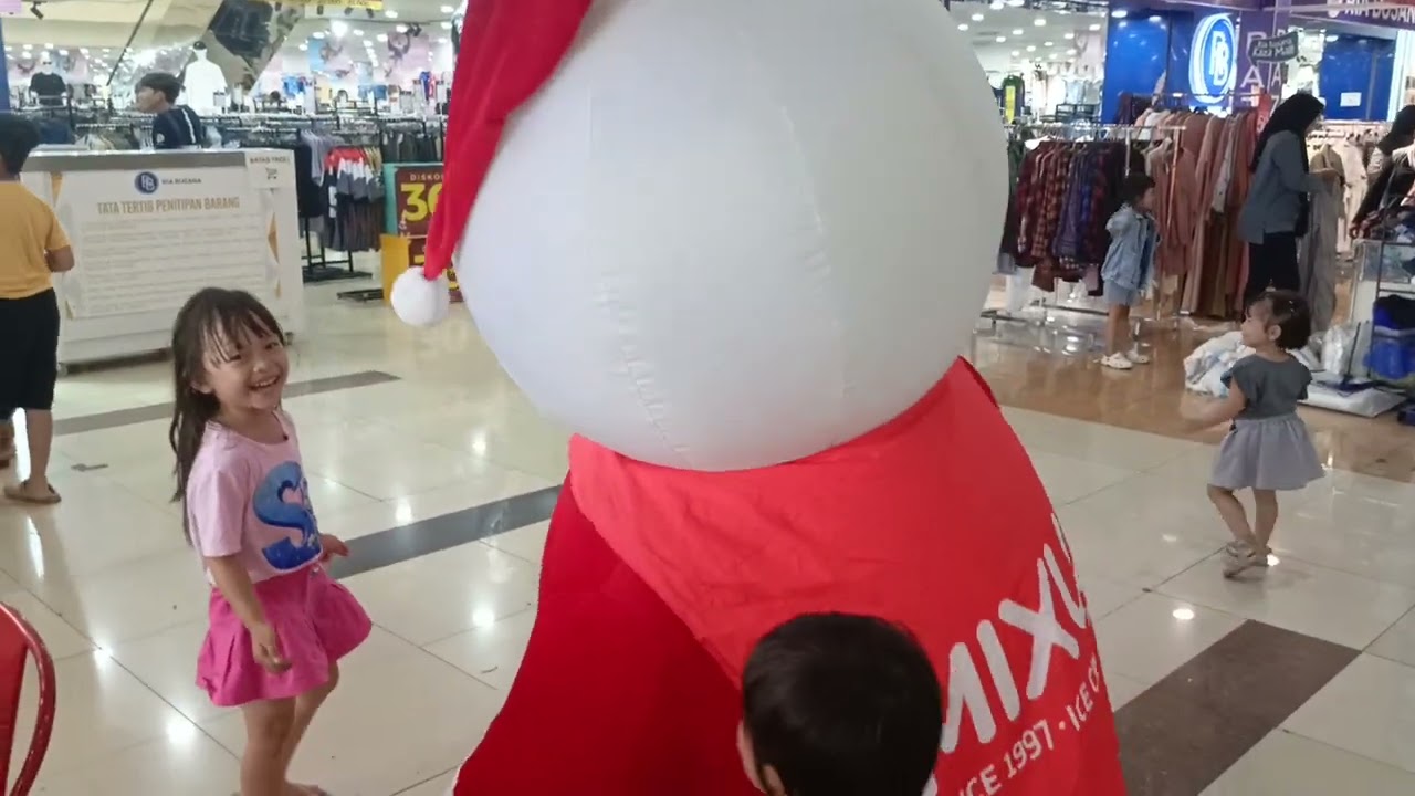 Boneka salju mixue 
