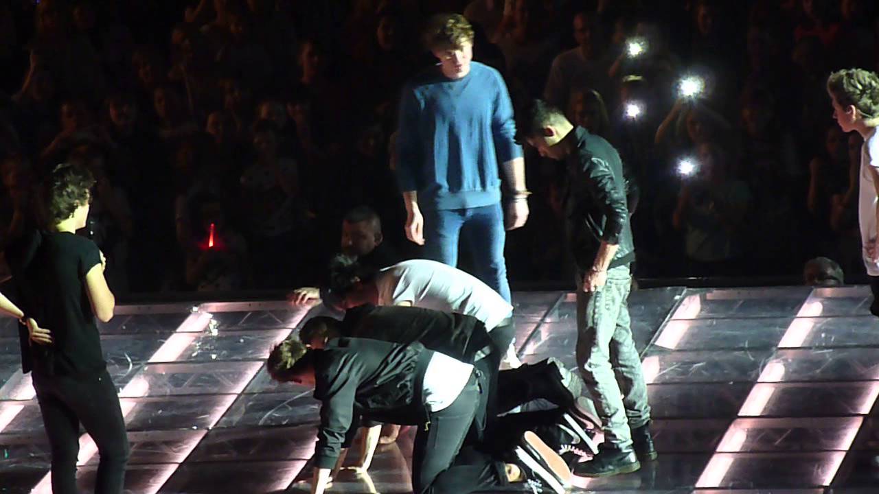One Direction - Twitter Questions - Sheffield 14/04/13