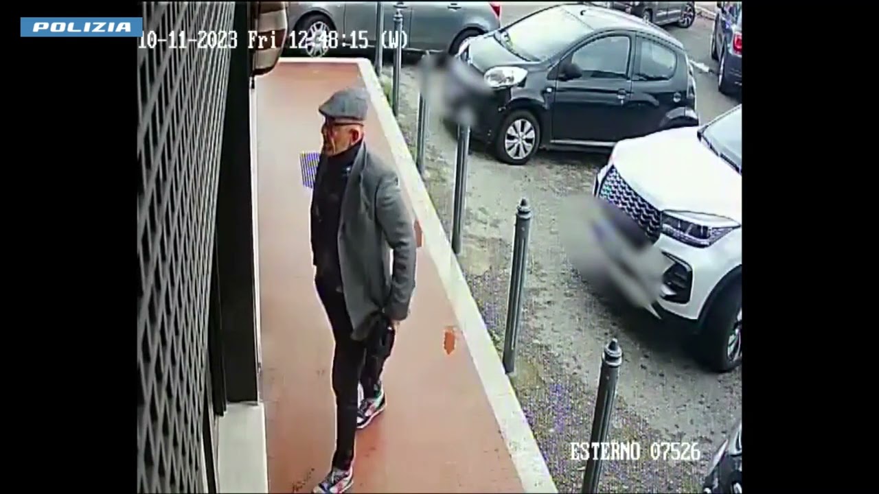 I rapinatori di banche all'opera nel video diffuso dalla questura di Perugia