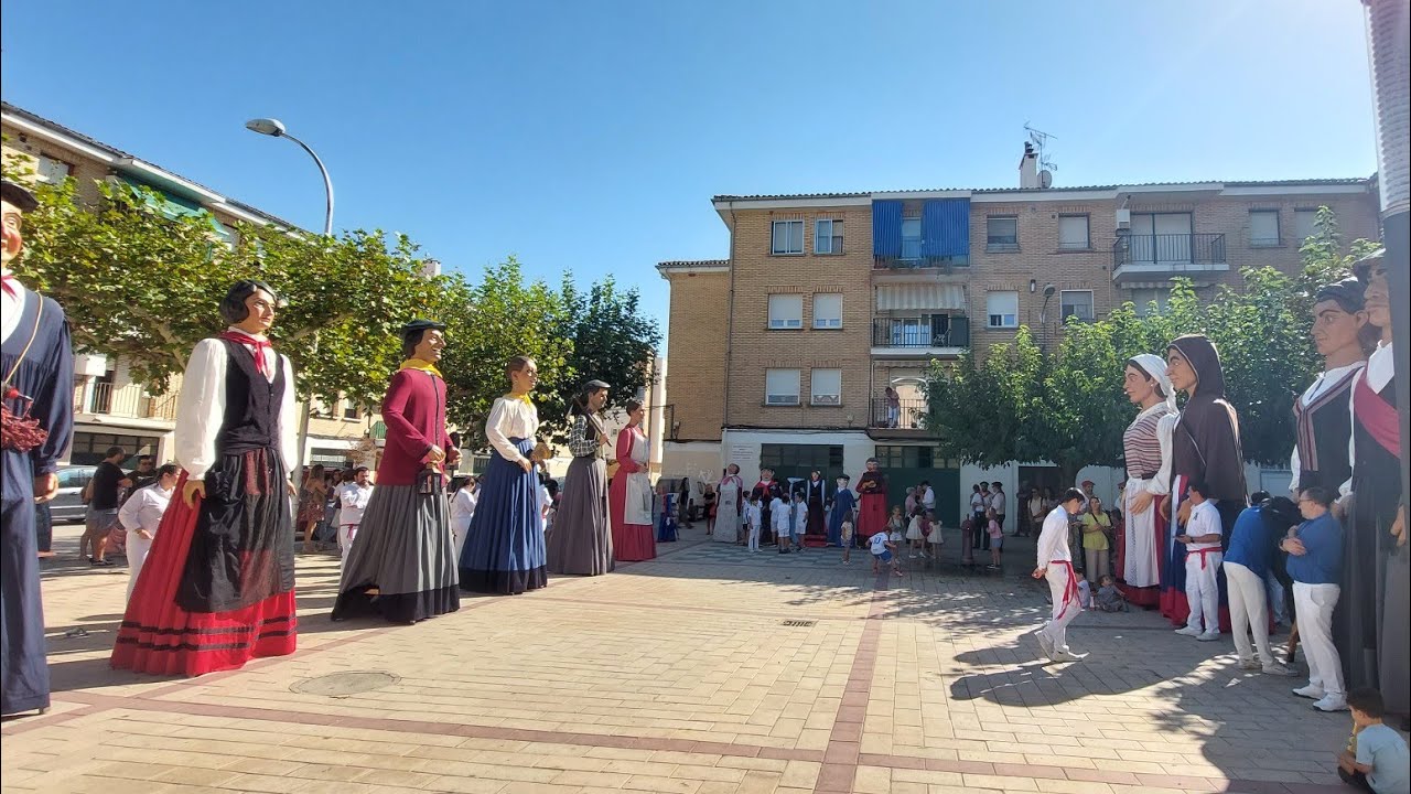 Gigantes de Berriozar y Lodosa. Berriozar eta Lodosako erraldoiak, herritik kalejira.