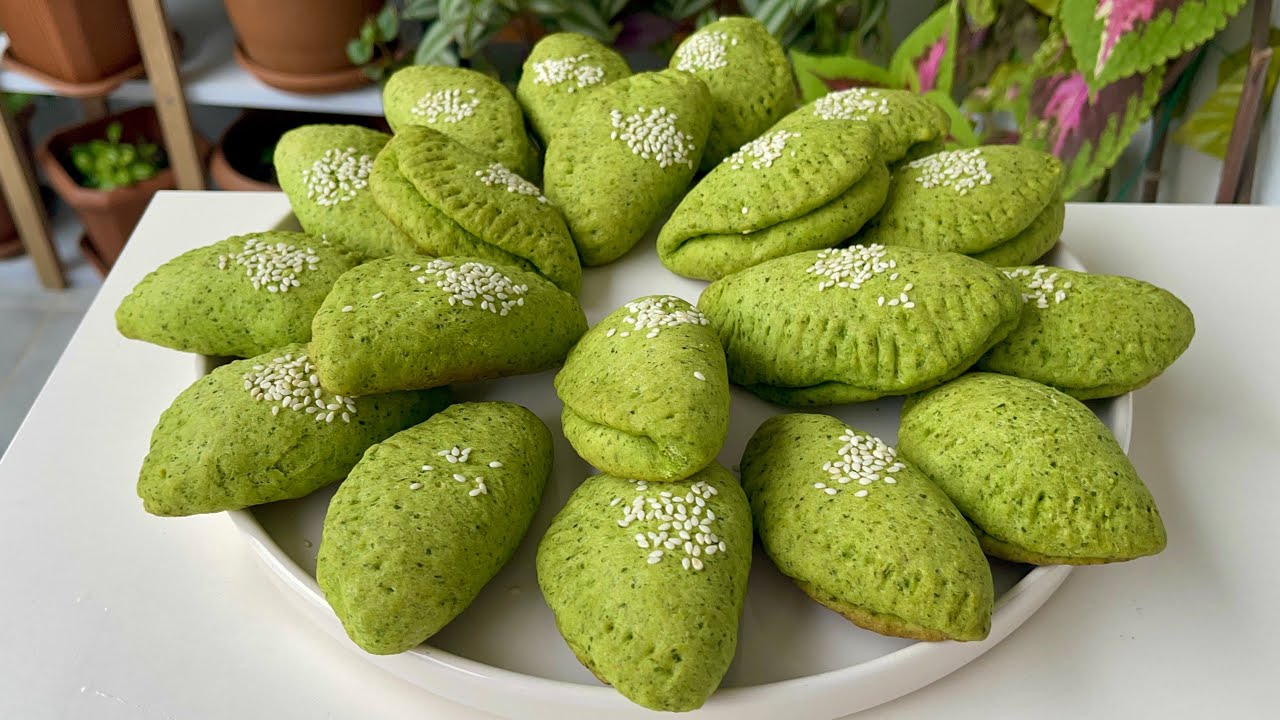 Pastane Usulü ISPANAKLI YEŞİL POĞAÇA Tarifi 👌💚Çay Demlenene Kadar Hazır✅