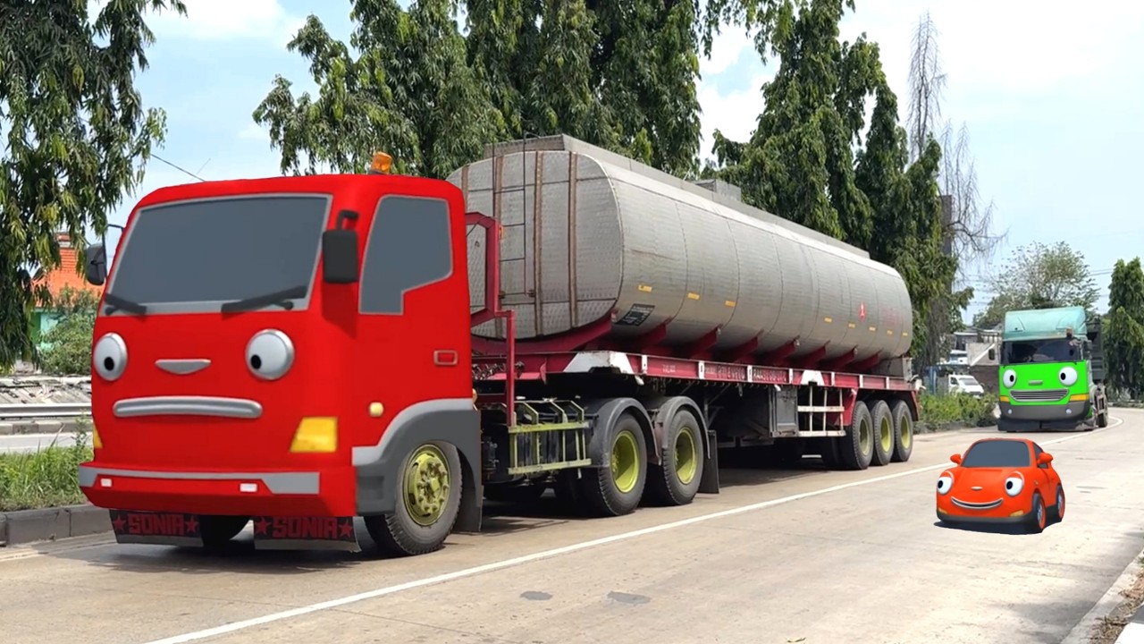 Disini Markasnya Truk Tangki Panjang, Truk Pasir, Truk Kontainer Mirip Frank Kawan Tayo