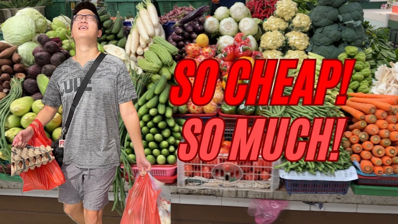 This feels like stealing! Indonesian traditional market shopping