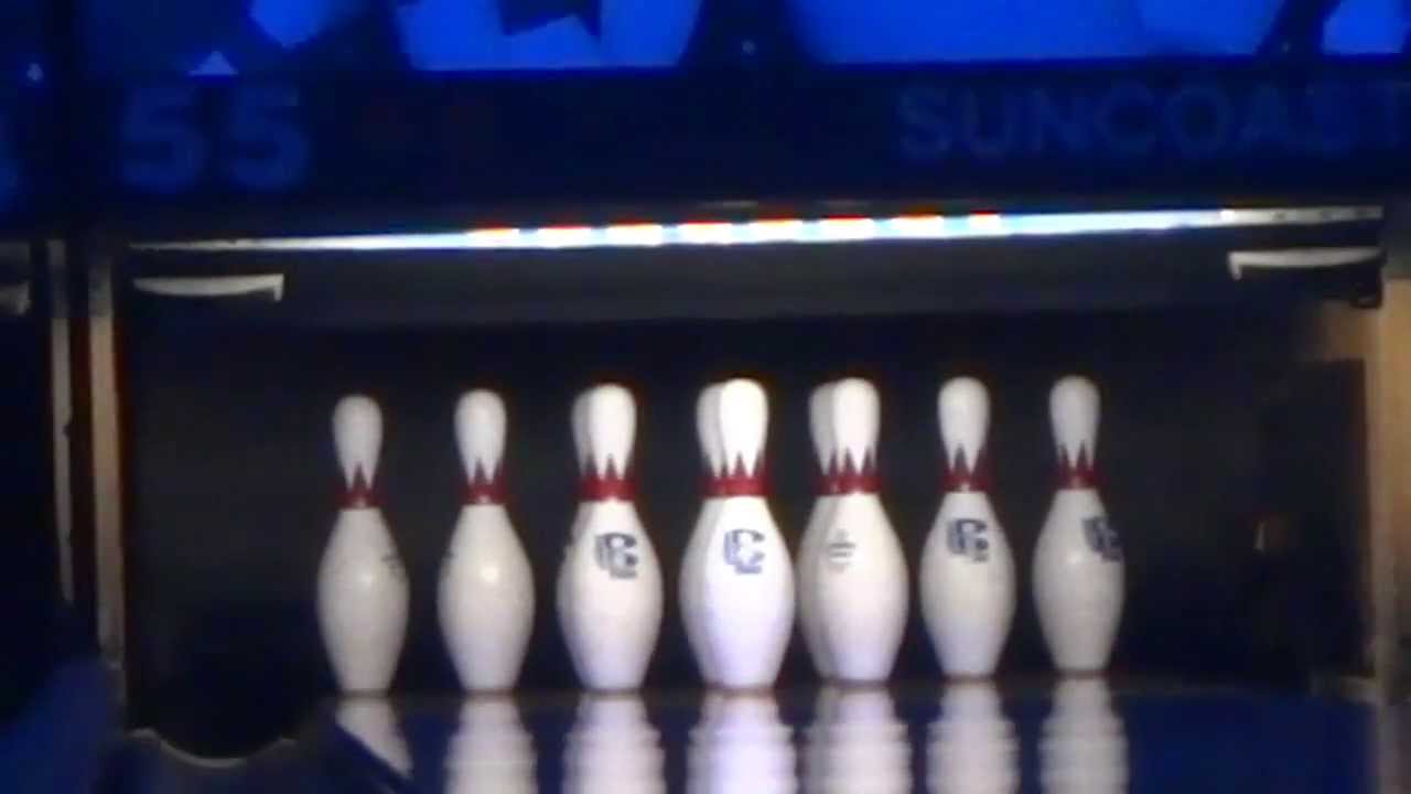 Cosmic Bowling at Suncoast Bowling Center Part 4/4: Struggling to get a strike.