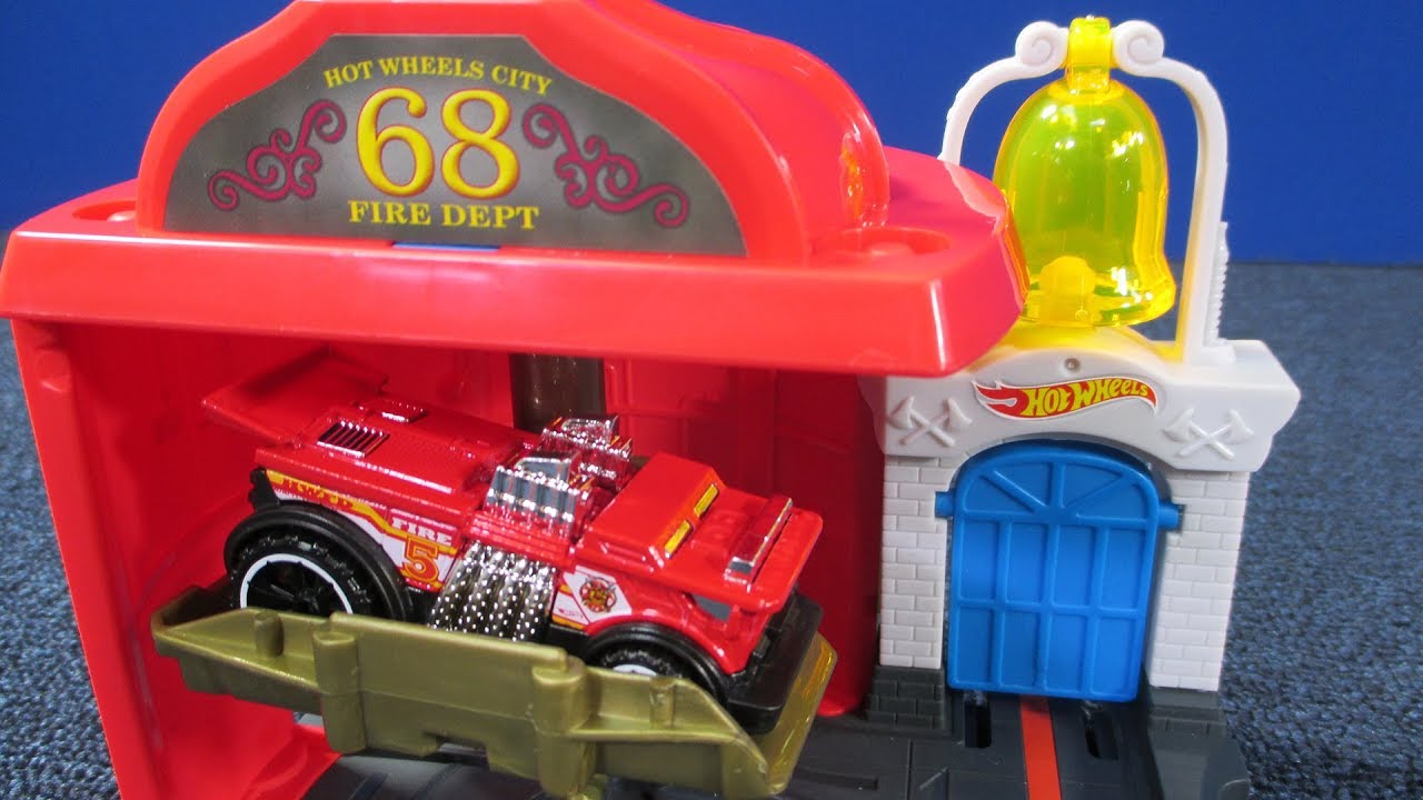 Hot Wheels Downtown Fire Station Spinout NEW 2018 Hot Wheels Play Set! Hot Wheels City