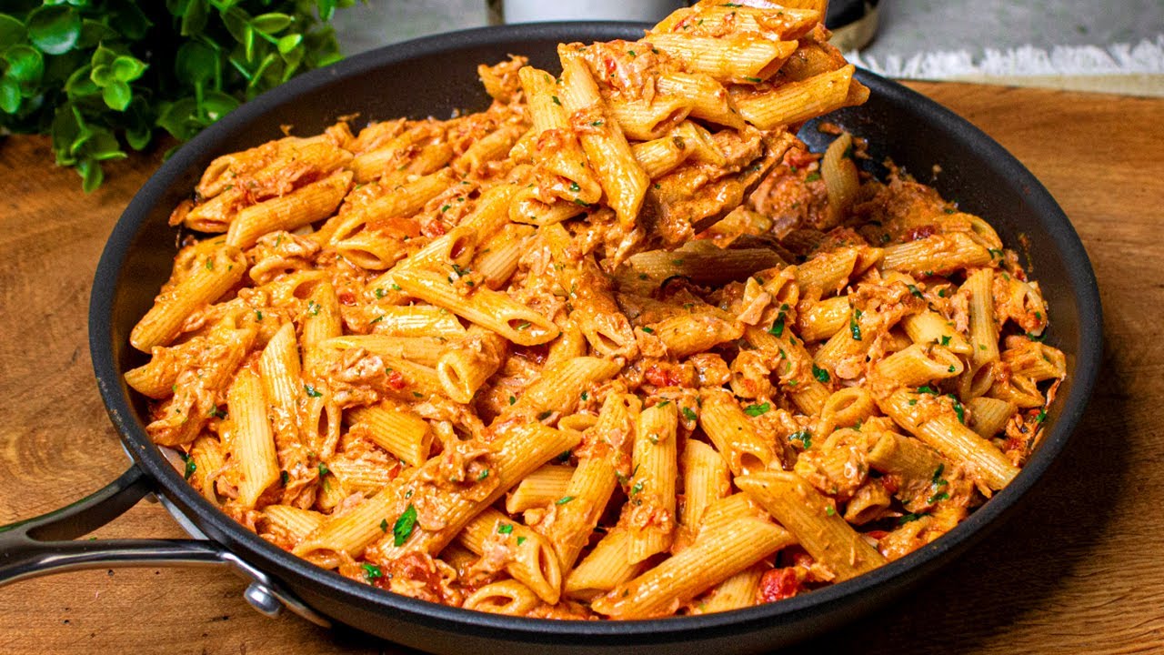 У вас дома есть консервированный тунец и паста? Легкий и вкусный ужин!