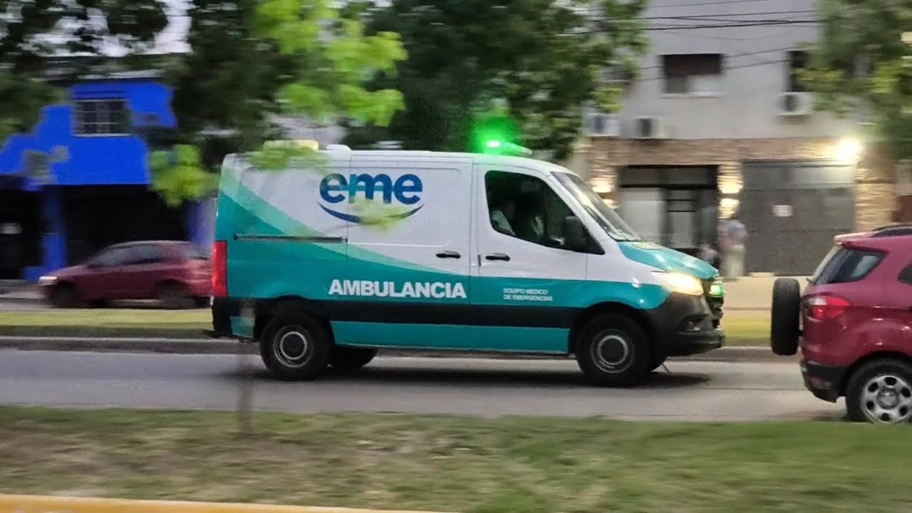 Ambulancia del EME en emergencia - Resistencia
