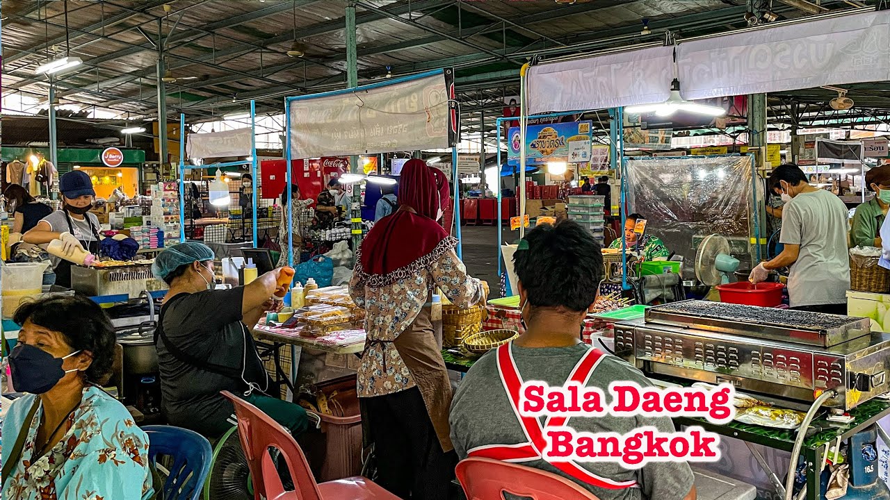 Morning walk SalaDaeng SiLom , Bangkok. Exploring local food for  breakfast