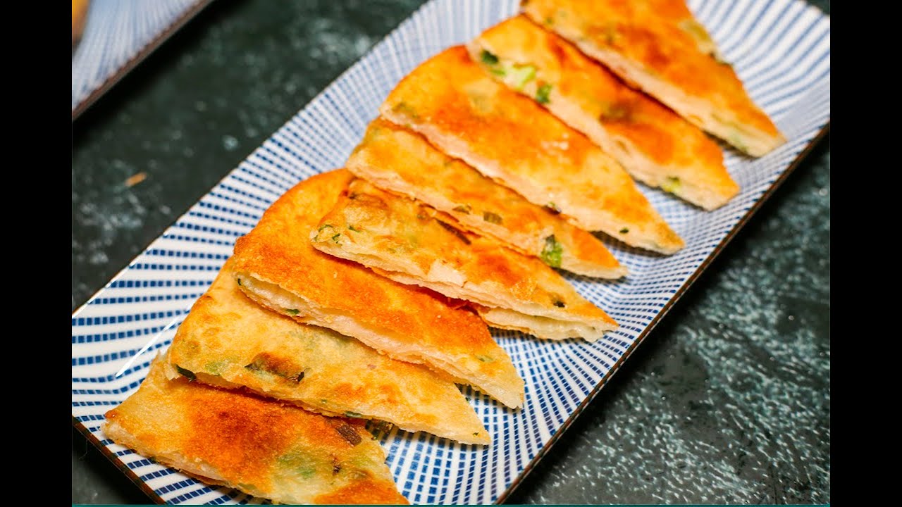 3 Times Frozen House Special Scallion Pancake Cooking Instruction. 茅庐速冻特制葱油饼加热方法