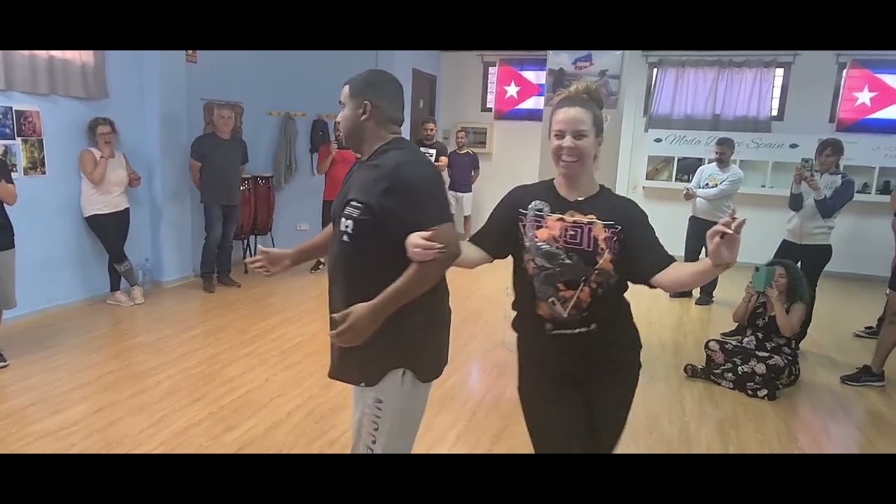 Taller de casino ( Salsa cubana ) con El Maestro Emilito Herrera & Neilys Zaragozando a lo cubano