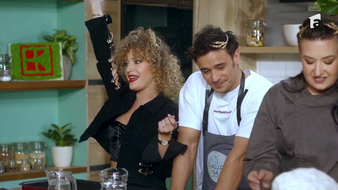 Roxana Blenche, Alexia Țalavutis și Dima Trofim au preparat Portokalopita