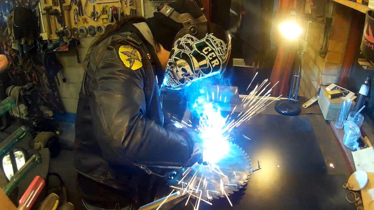 Cambridge Pinstriping, Making a Clock - Saw... with real screws.