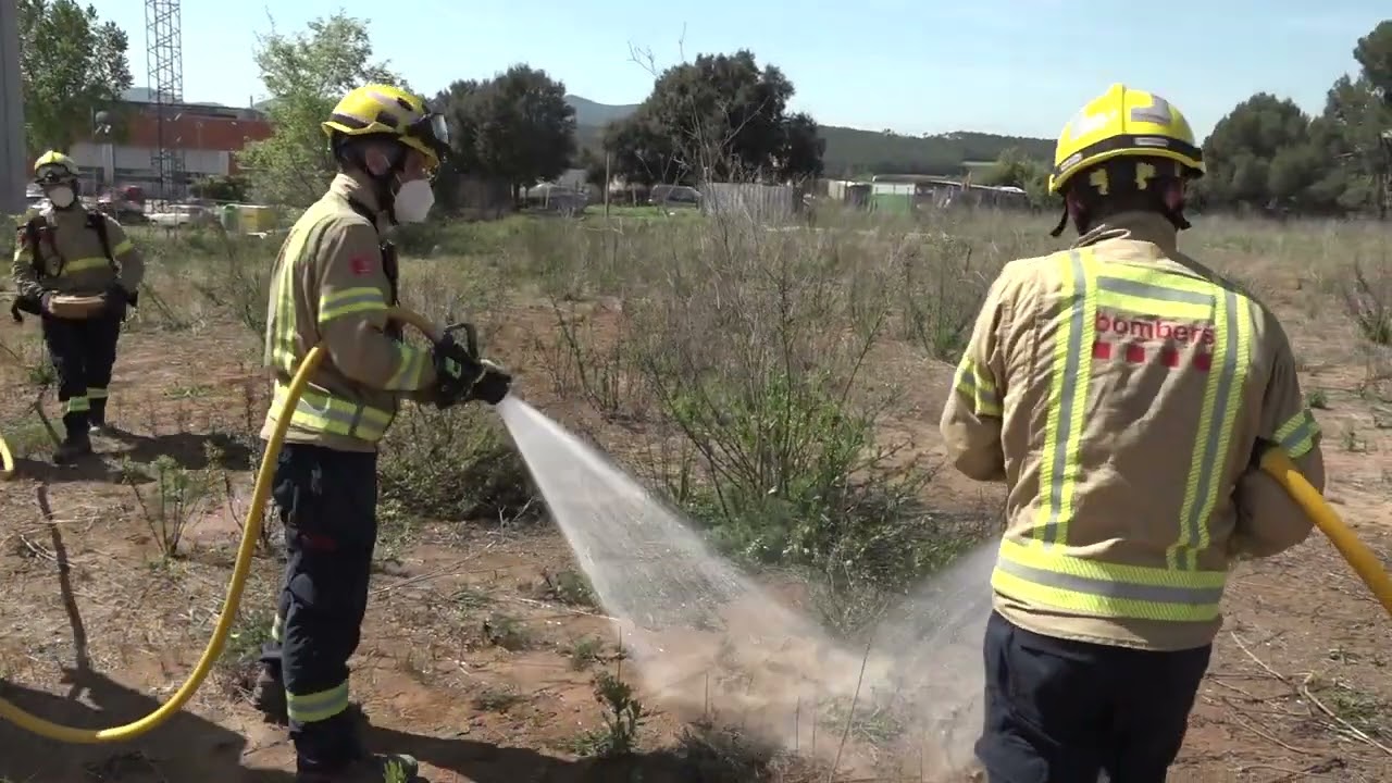 Seqüència operativa  en incendis forestals： Tancament de l'anell d'aigua en la fase d'extinció 5